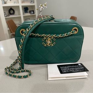 CHANEL Goatskin Quilted Chain Infinity Camera Case in Green.
